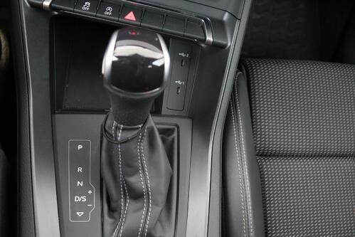 AUDI Q3 35 2.0 TDI S-TRONIC + A/T + AIRCO + HALF-LEDER