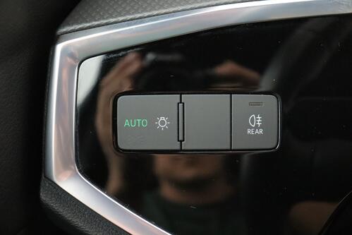 AUDI Q3 35 2.0 TDI S-TRONIC + A/T + AIRCO + HALF-LEDER