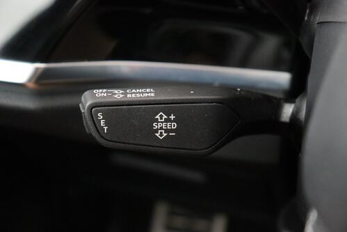 AUDI Q3 35 2.0 TDI S-TRONIC + A/T + AIRCO + HALF-LEDER