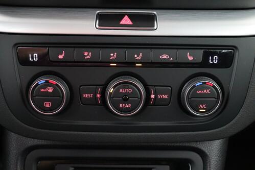 VOLKSWAGEN Sharan  1.4 TSI DSG + 7PL. + GPS + PDC + ALU + TREKHAAK