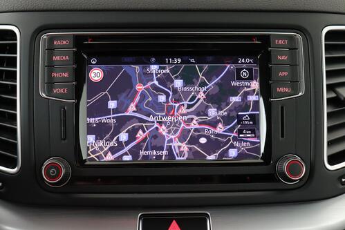 VOLKSWAGEN Sharan  1.4 TSI DSG + 7PL. + GPS + PDC + ALU + TREKHAAK