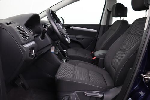 VOLKSWAGEN Sharan  1.4 TSI DSG + 7PL. + GPS + PDC + ALU + TREKHAAK