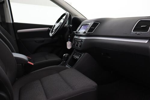 VOLKSWAGEN Sharan  1.4 TSI DSG + 7PL. + GPS + PDC + ALU + TREKHAAK