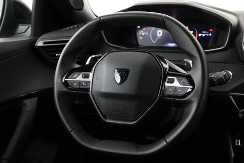 PEUGEOT 2008 Allure 1.2 PureTech EAT8 + A/T + GPS + CARPLAY + HALF/LEDER + CAMERA + PDC + CRUISE + ALU
