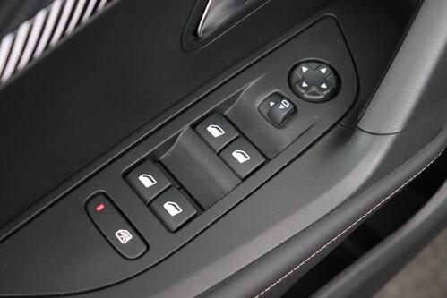 PEUGEOT 2008 Allure 1.2 PureTech EAT8 + A/T + GPS + CARPLAY + HALF/LEDER + CAMERA + PDC + CRUISE + ALU