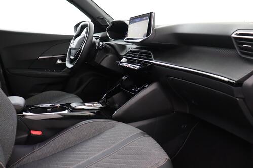 PEUGEOT 2008 Allure 1.2 PureTech EAT8 + A/T + GPS + CARPLAY + HALF/LEDER + CAMERA + PDC + CRUISE + ALU