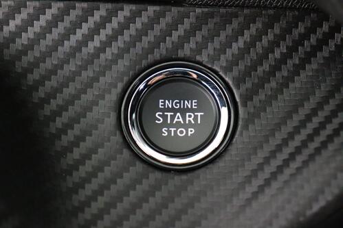 PEUGEOT 2008 Allure 1.2 PureTech EAT8 + A/T + GPS + CARPLAY + HALF/LEDER + CAMERA + PDC + CRUISE + ALU