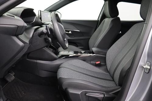 PEUGEOT 2008 Allure 1.2 PureTech EAT8 + A/T + GPS + CARPLAY + HALF/LEDER + CAMERA + PDC + CRUISE + ALU
