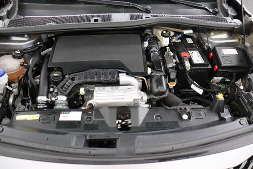 PEUGEOT 2008 Allure 1.2 PureTech EAT8 + A/T + GPS + CARPLAY + HALF/LEDER + CAMERA + PDC + CRUISE + ALU