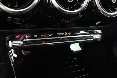 MERCEDES-BENZ A  250 e iA PROGRESSIVE DCT  + GPS + CAMERA + PDC + HALF-LEDER + ALU 