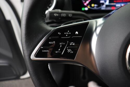 MERCEDES-BENZ A  250 e iA PROGRESSIVE DCT  + GPS + CAMERA + PDC + HALF-LEDER + ALU 