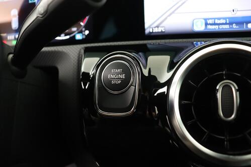 MERCEDES-BENZ A  250 e iA PROGRESSIVE DCT  + GPS + CAMERA + PDC + HALF-LEDER + ALU 