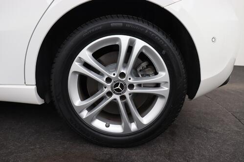 MERCEDES-BENZ A  250 e iA PROGRESSIVE DCT  + GPS + CAMERA + PDC + HALF-LEDER + ALU 