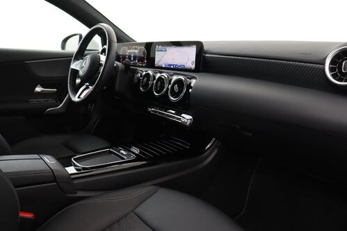 MERCEDES-BENZ A  250 e iA PROGRESSIVE DCT  + GPS + CAMERA + PDC + HALF-LEDER + ALU 