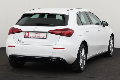 MERCEDES-BENZ A  250 e iA PROGRESSIVE DCT  + GPS + CAMERA + PDC + HALF-LEDER + ALU 
