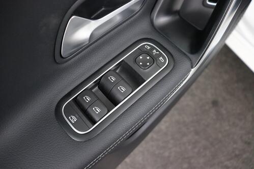 MERCEDES-BENZ A  250 e iA PROGRESSIVE DCT  + GPS + CAMERA + PDC + HALF-LEDER + ALU 