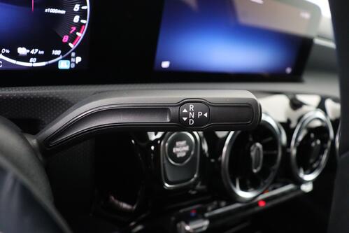 MERCEDES-BENZ A  250 e iA PROGRESSIVE DCT  + GPS + CAMERA + PDC + HALF-LEDER + ALU 