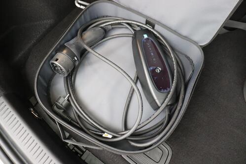 MERCEDES-BENZ A  250 e iA PROGRESSIVE DCT  + GPS + CAMERA + PDC + HALF-LEDER + ALU 