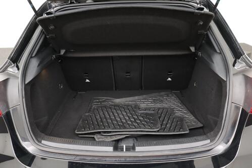 MERCEDES-BENZ A 220 iA AMG LINE + CAMERA + GPS + PDC + CRUISE (ACC) + PANO + LEDER 
