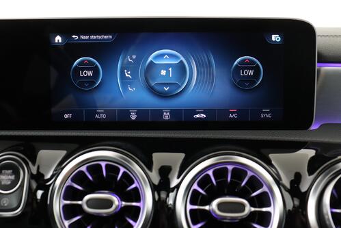 MERCEDES-BENZ A 220 iA AMG LINE + CAMERA + GPS + PDC + CRUISE (ACC) + PANO + LEDER 