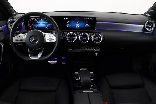 MERCEDES-BENZ A 220 iA AMG LINE + CAMERA + GPS + PDC + CRUISE (ACC) + PANO + LEDER 