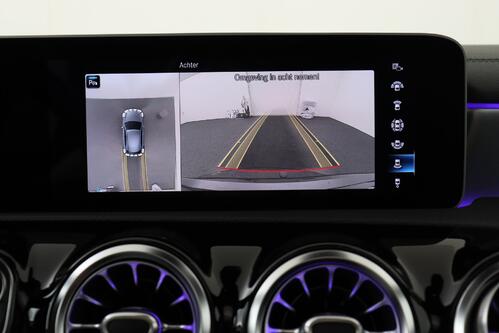 MERCEDES-BENZ A 220 iA AMG LINE + CAMERA + GPS + PDC + CRUISE (ACC) + PANO + LEDER 