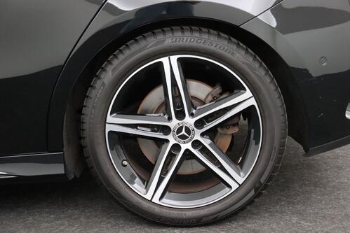 MERCEDES-BENZ A 220 iA AMG LINE + CAMERA + GPS + PDC + CRUISE (ACC) + PANO + LEDER 