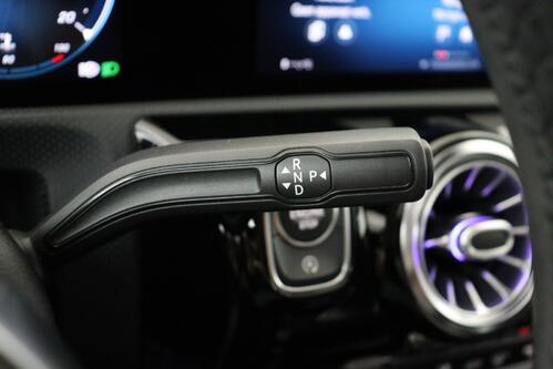 MERCEDES-BENZ A 220 iA AMG LINE + CAMERA + GPS + PDC + CRUISE (ACC) + PANO + LEDER 
