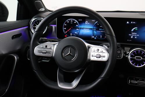 MERCEDES-BENZ A 220 iA AMG LINE + CAMERA + GPS + PDC + CRUISE (ACC) + PANO + LEDER 