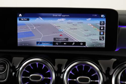 MERCEDES-BENZ A 220 iA AMG LINE + CAMERA + GPS + PDC + CRUISE (ACC) + PANO + LEDER 