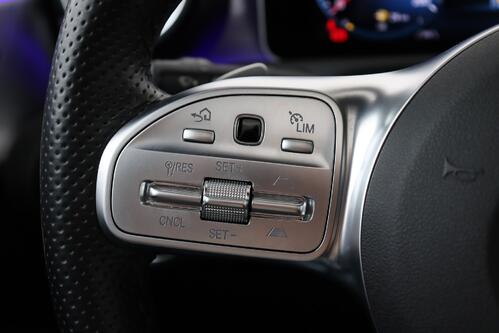 MERCEDES-BENZ A 220 iA AMG LINE + CAMERA + GPS + PDC + CRUISE (ACC) + PANO + LEDER 