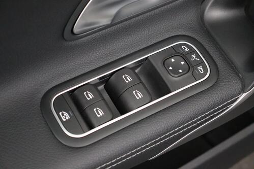 MERCEDES-BENZ A 220 iA AMG LINE + CAMERA + GPS + PDC + CRUISE (ACC) + PANO + LEDER 