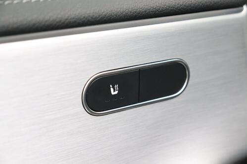 MERCEDES-BENZ A 220 iA AMG LINE + CAMERA + GPS + PDC + CRUISE (ACC) + PANO + LEDER 