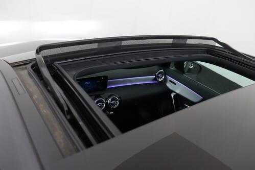 MERCEDES-BENZ A 220 iA AMG LINE + CAMERA + GPS + PDC + CRUISE (ACC) + PANO + LEDER 