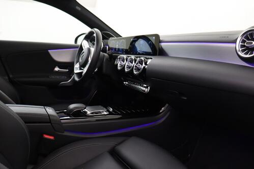 MERCEDES-BENZ A 220 iA AMG LINE + CAMERA + GPS + PDC + CRUISE (ACC) + PANO + LEDER 