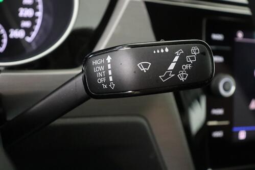 VOLKSWAGEN Touran 1.5 TSI DSG7 + 7PL. + CARPLAY + CAMERA + PDC