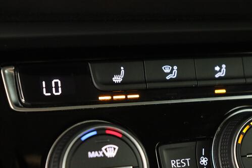 VOLKSWAGEN Touran 1.5 TSI DSG7 + 7PL. + CARPLAY + CAMERA + PDC