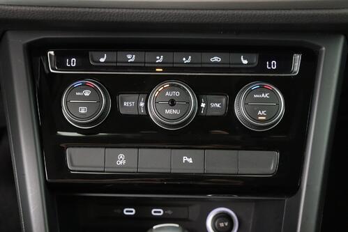 VOLKSWAGEN Touran 1.5 TSI DSG7 + 7PL. + CARPLAY + CAMERA + PDC