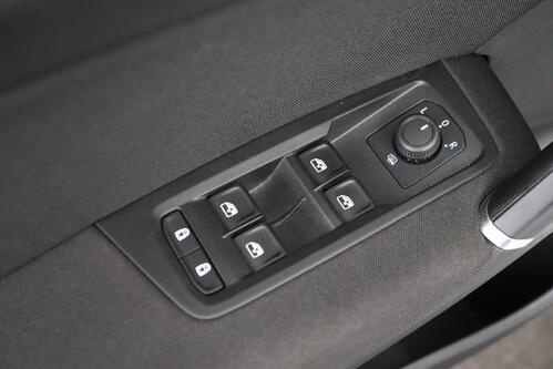 VOLKSWAGEN Touran 1.5 TSI DSG7 + 7PL. + CARPLAY + CAMERA + PDC