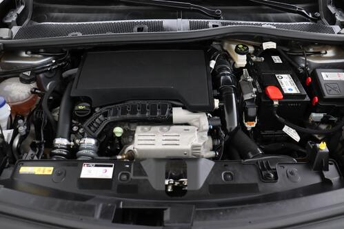 PEUGEOT 2008  1.2 PURETECH + CARPLAY + GPS + CAMERA + PDC + CRUISE + ALU 