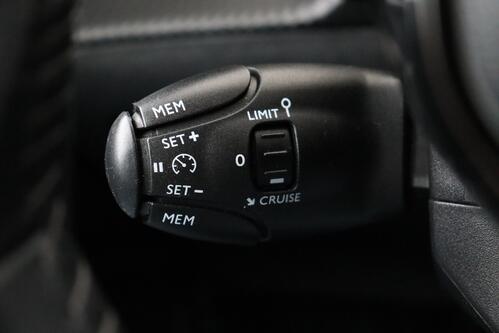 PEUGEOT 2008  1.2 PURETECH + CARPLAY + GPS + CAMERA + PDC + CRUISE + ALU 