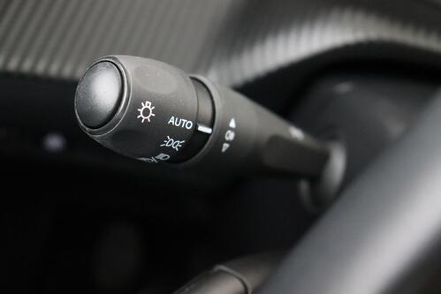 PEUGEOT 2008  1.2 PURETECH + CARPLAY + GPS + CAMERA + PDC + CRUISE + ALU 
