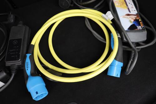 MERCEDES-BENZ A  250 e PROGRESSIVE LINE iA + GPS + LEDER + CAMERA + PDC + CRUISE(ACC) + OPEN DAK + ALU 17 + TREKHAAK 