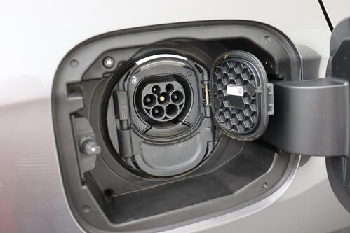 MERCEDES-BENZ A  250 e PROGRESSIVE LINE iA + GPS + LEDER + CAMERA + PDC + CRUISE(ACC) + OPEN DAK + ALU 17 + TREKHAAK 