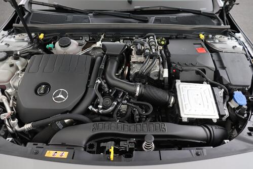 MERCEDES-BENZ A  250 e PROGRESSIVE LINE iA + GPS + LEDER + CAMERA + PDC + CRUISE(ACC) + OPEN DAK + ALU 17 + TREKHAAK 