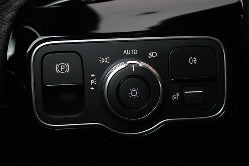 MERCEDES-BENZ A 200  BUSINESS SOLUTION  DA + GPS + CAMERA + HALF/LEDER + PDC + CRUISE + ALU
