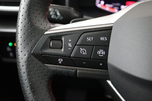 SEAT Leon FR SPORTSTOURER 2.0TDI  DSG + GPS + CARPLAY + CAMERA + PDC + CRUISE + ALU