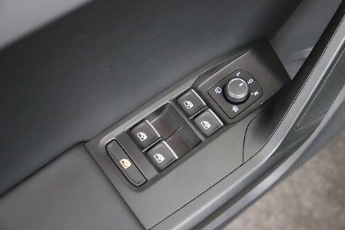 SEAT Leon FR SPORTSTOURER 2.0TDI  DSG + GPS + CARPLAY + CAMERA + PDC + CRUISE + ALU