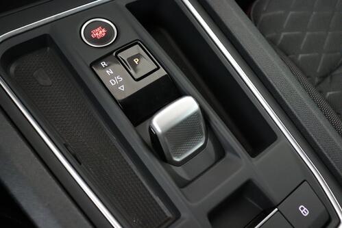 SEAT Leon FR SPORTSTOURER 2.0TDI  DSG + GPS + CARPLAY + CAMERA + PDC + CRUISE + ALU