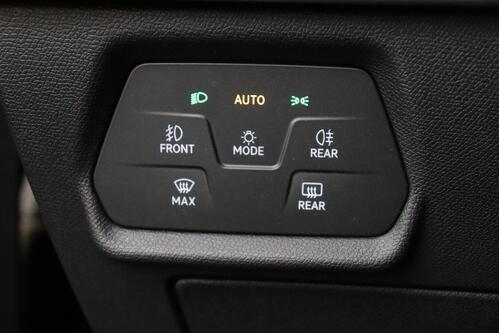 SEAT Leon FR SPORTSTOURER 2.0TDI  DSG + GPS + CARPLAY + CAMERA + PDC + CRUISE + ALU